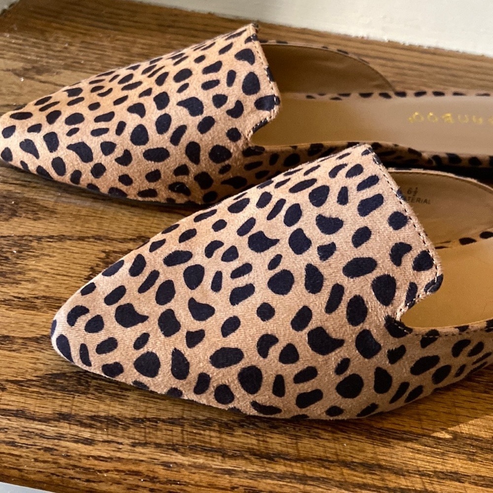 New In Box Cheetah Mules Sizes 6 - Picture 4 of 7